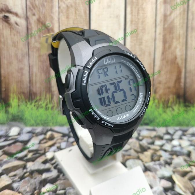 Produk Terbaru Q&Q Qq Qnq Digital Jam Tangan Pria Hitam M189J001Y Original
