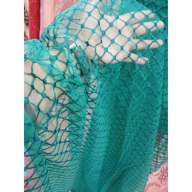 Kain tile kotak polos bordir