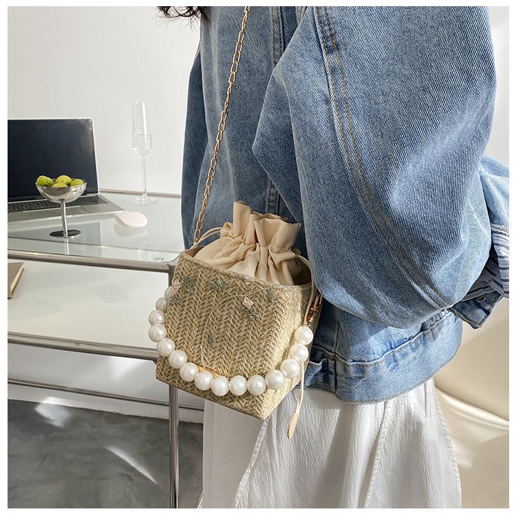 BAO026 Tas Kotak Pearl Tas Selempang Wanita Bahan Anyam Jerami Import Slingbag Fashion Wanita Model Korea Tas Slingbag Casual Wanita Tas Pesta Wanita Bahan Anyaman