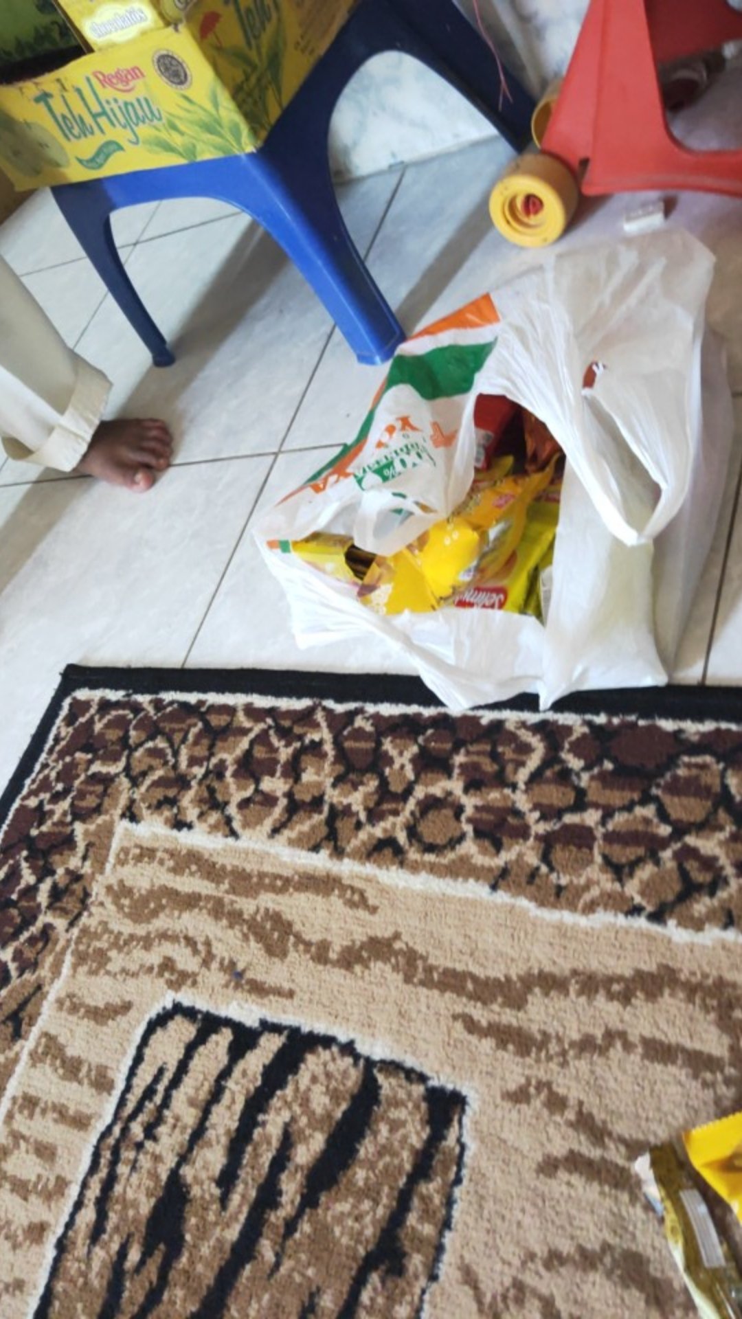 Kantong Plastik Kresek Loco Hitam Tipis Ekonomis 28 X 48