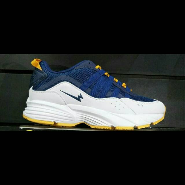 Sepatu eagle hokaido