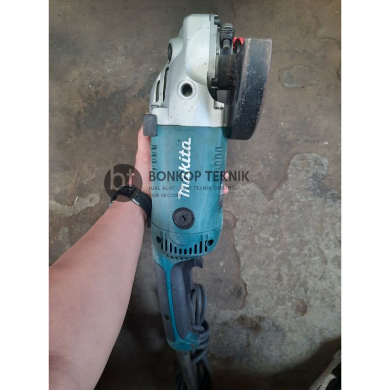 Mesin Gerinda Tangan 7" Makita GA7020 / Mesin Gerinda Tangan 7 Inch Makita GA7020