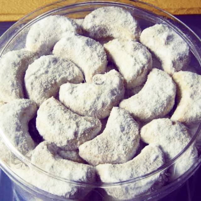 

Kue putri salju
