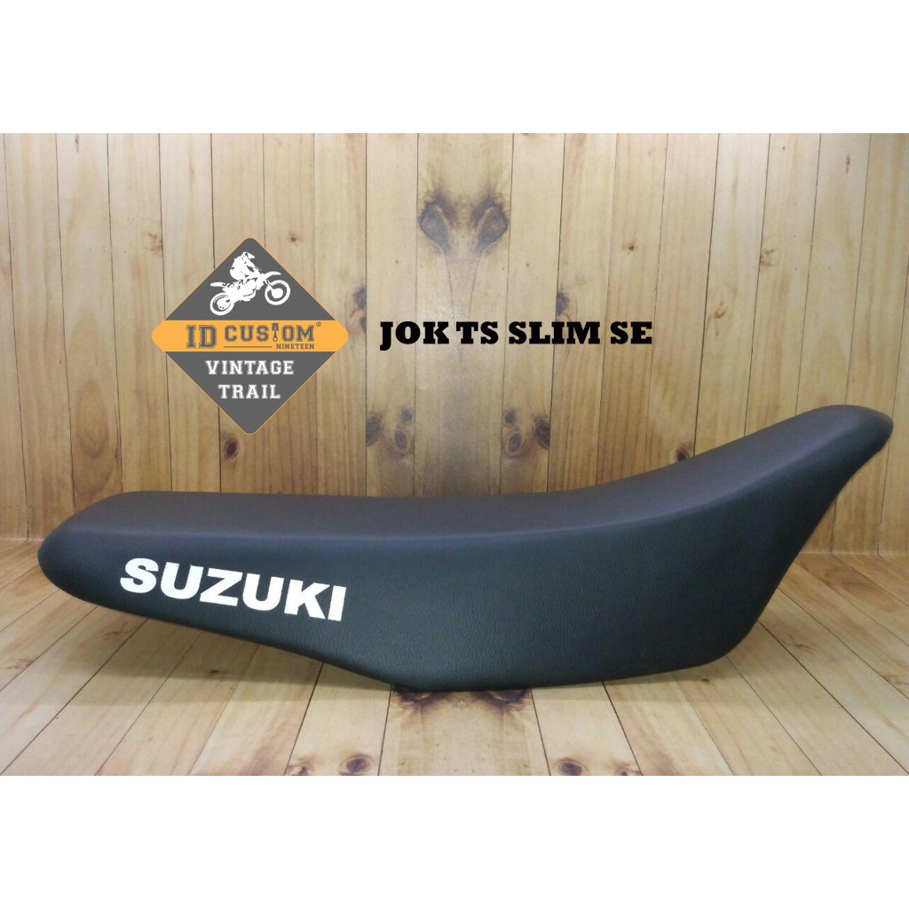 JOK SUZUKI TS 125  MODEL SLIM SE BAHAN TATAKAN PVC TEBAL