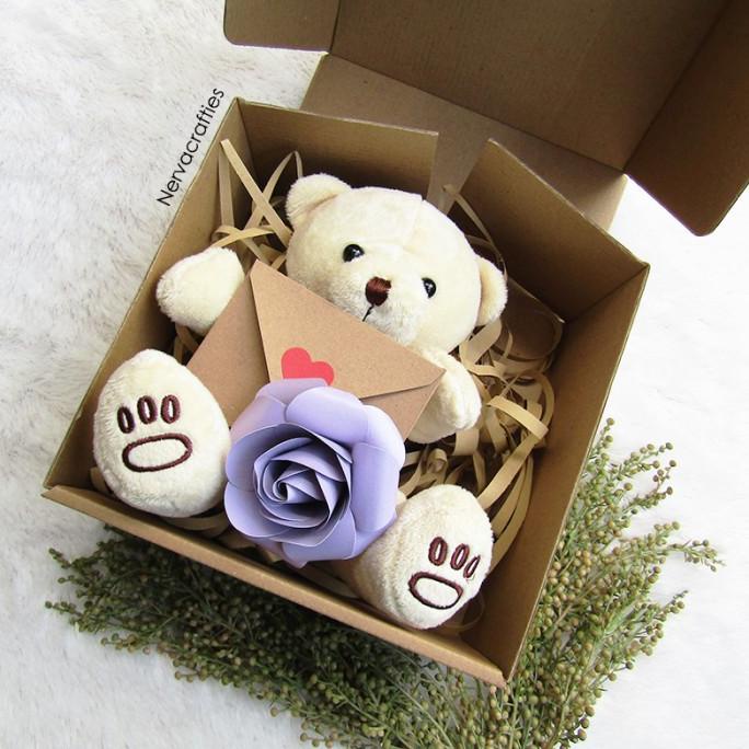 

Premium Product!!! Kado Hadiah Hampers Gift Box Wisuda Ultah Anniversary Sidang - Boneka - Paling Diminati