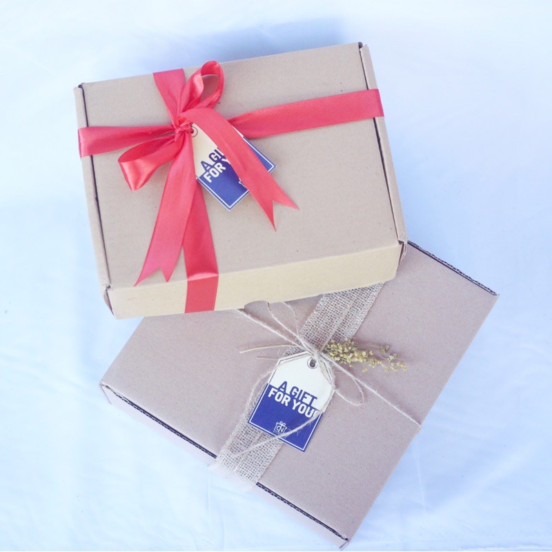 

Kotak kado/Gift box 24x19x8cm