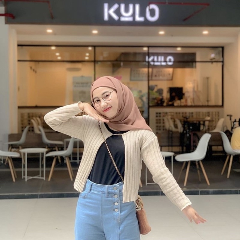 GUMMIE BUBBLE CROPPED CARDIGAN TEXTURED - KARDIGAN CROP KOREA - CARDY CROP TALI DEPAN - KADIGAN RANTAI - RIBBED CARDIGAN WITH CHAIN - OUTER RAJUT CROP - CARDIGAN RANTAI RAJUT MURAH - OVERSIZED CABLE VEST - VEST ROMPI RAJUT - BAJU CROP WANITA