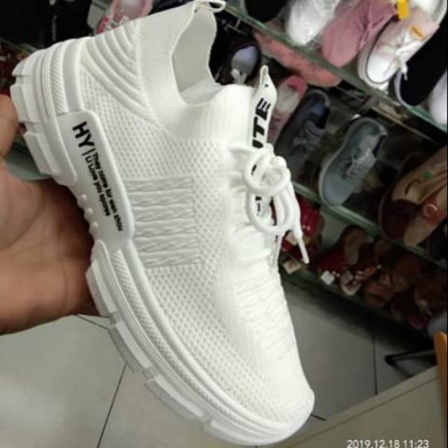 Sepatu import