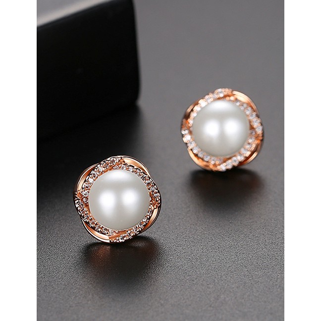 LRC Anting Tusuk Fashion Artificial pearl Copper Inlaid Zirconium S925 Silver Needle Earring D56469