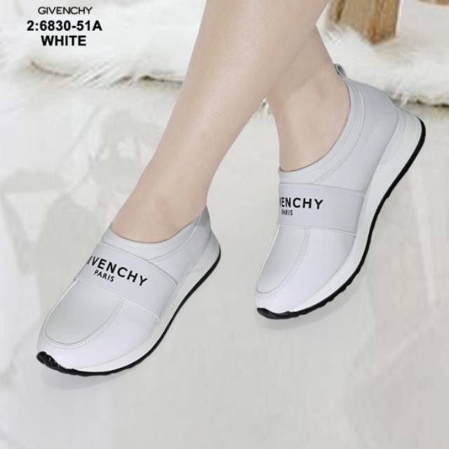SEPATU GIVENCHY
6830-51A