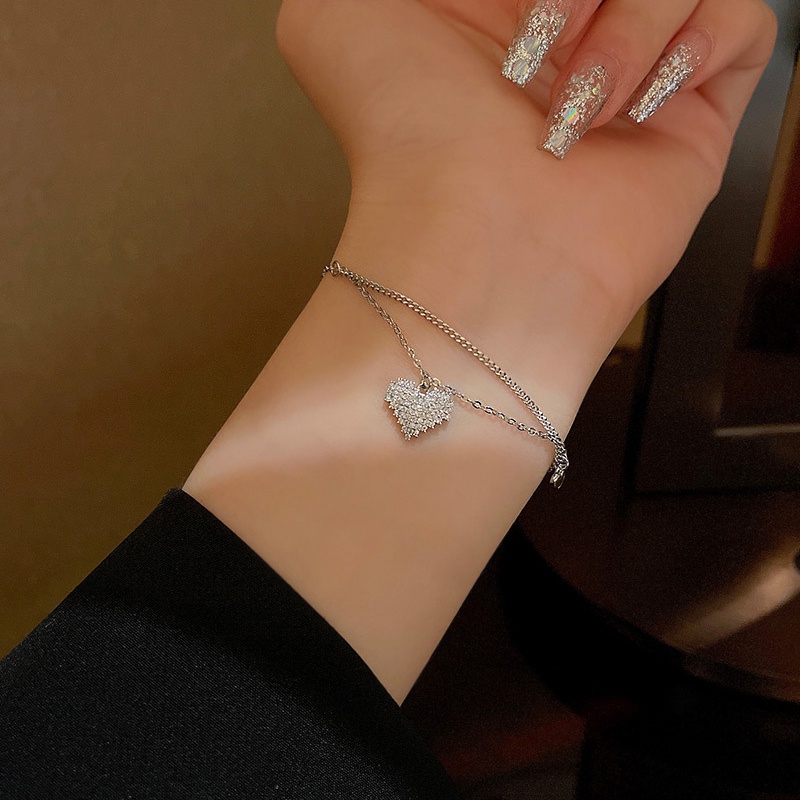 Gelang Tangan Rantai Baja Titanium Banyak Lapis Aksen Hati Berlian Mewah Untuk Wanita