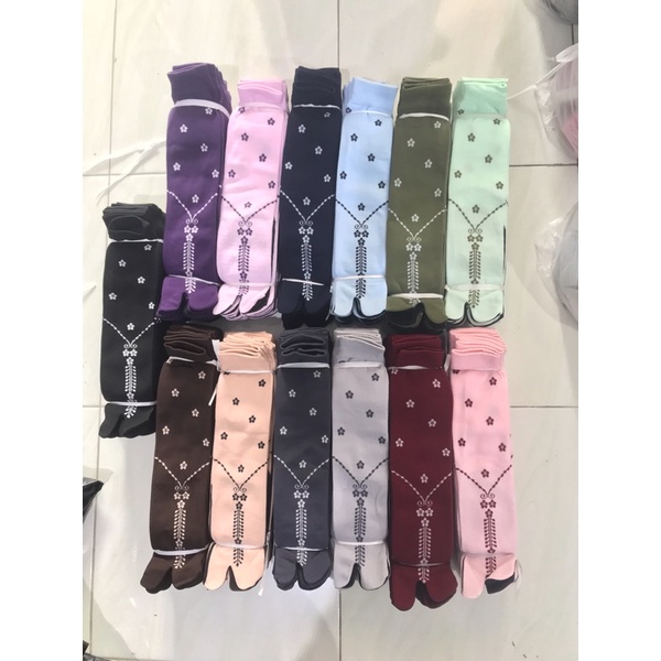 Satu Pasang Kaos Kaki Jempol Nylon Motif Liontin