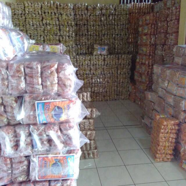 

Aneka krupuk pedas khas jawa barat