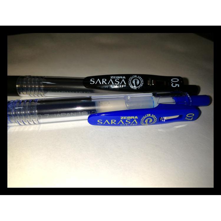 

Terlaris Pulpen Sarasa Clip 0.5 / 0.7 / 1.0 Hitam Dan Biru - Hitam Keren