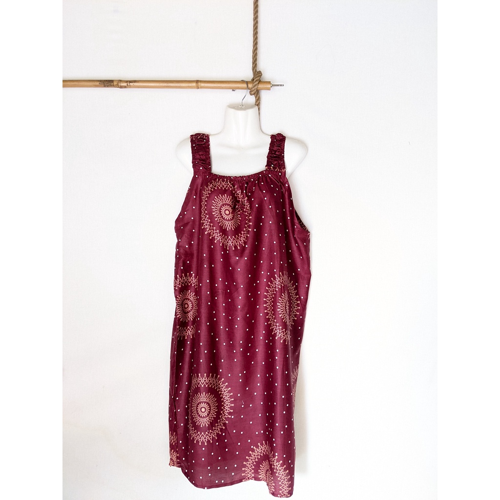 Daster Yukensi Jumbo LD 120 Baju Tidur Tanpa Lengan Tali Satu Kimono Sleepwear-Maroon Circle