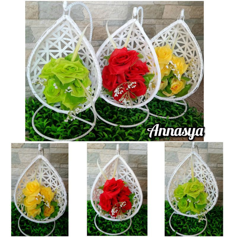 MINIATUR HIASAN DEKORASI BUNGA AYUNAN ROTAN set pot ayunan dan bunga mawar hias