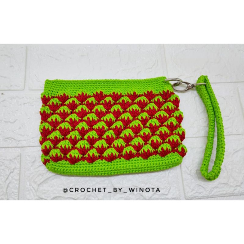 ALARA DOMPET RAJUT WANITA MOTIF STRAWBERRY