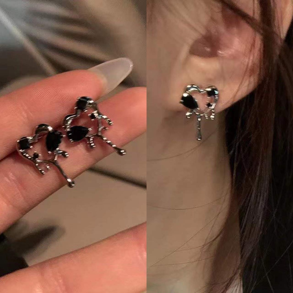 Anting Stud Bentuk Hati Warna Hitam Bahan Silver Untuk Wanita