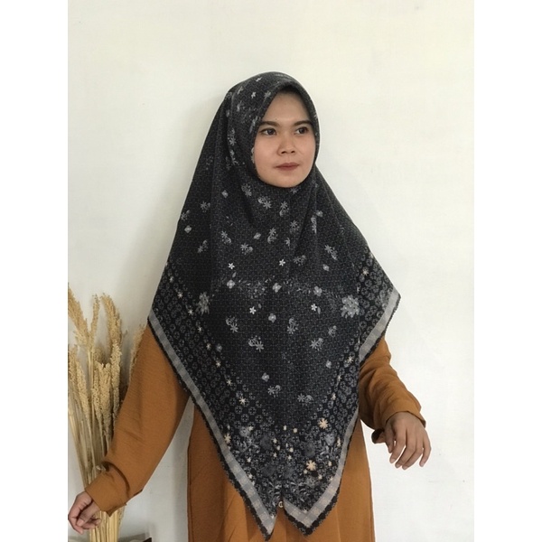 HIJAB VOAL Denay Segi Empat Motif Uk 130x130/ Hijab Voal Motif