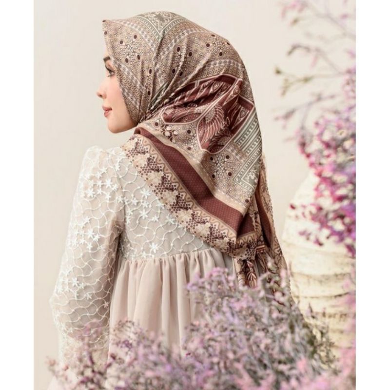 Julang scarf wearing klamby