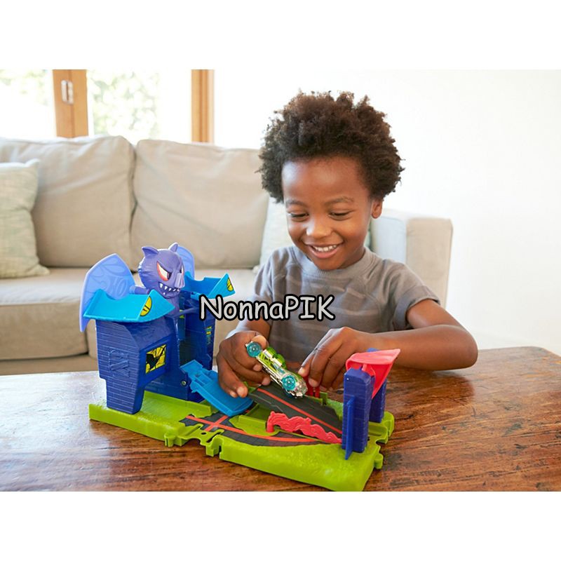 Hot Wheels® City Bat Manor Attack™ Play Set - Hotwheels Track