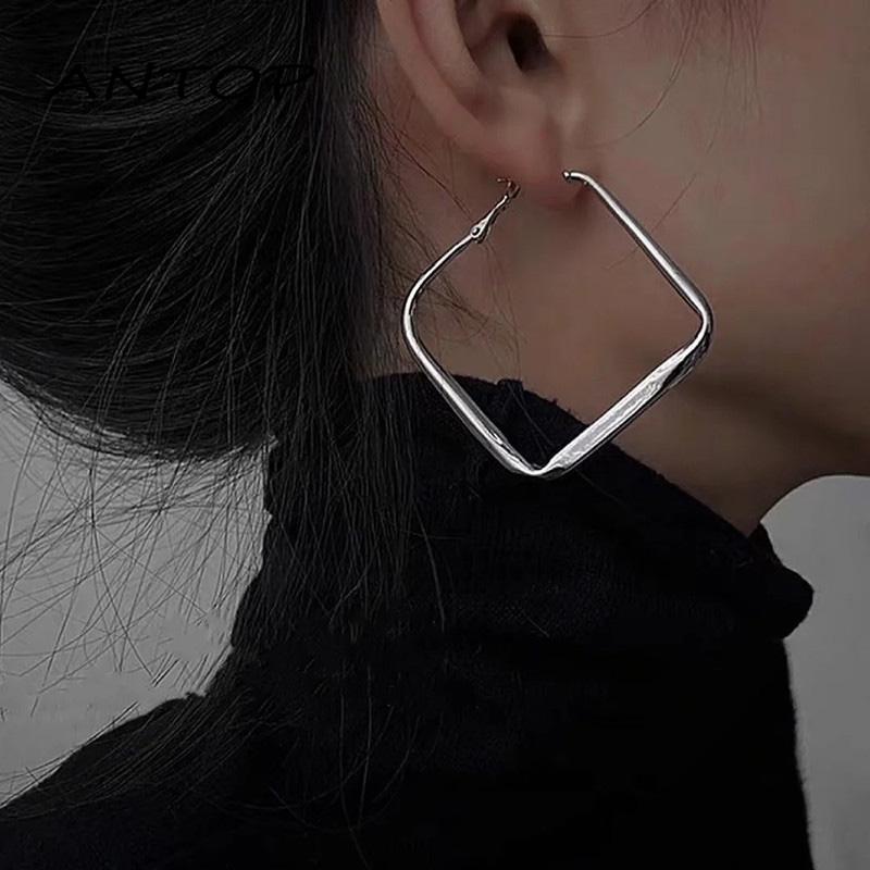 Anting Tusuk Gantung Temperament Desain Persegi Gaya Retrosimple Untuk Wanita