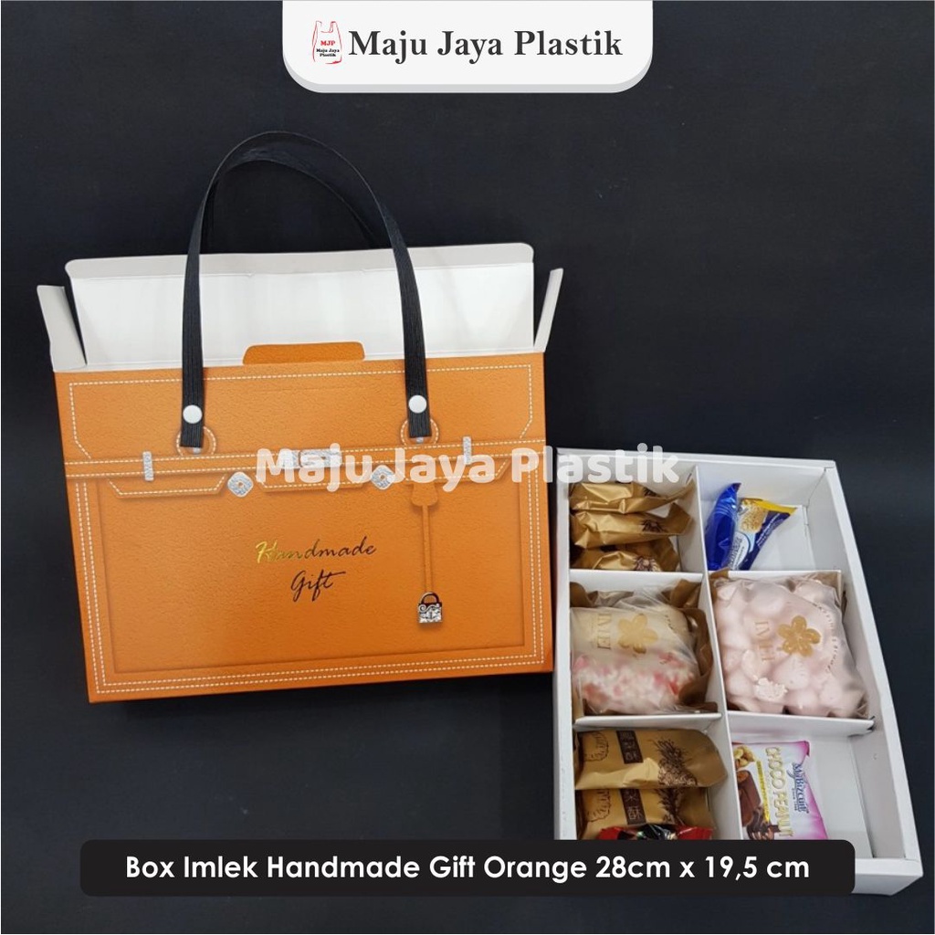 

box hampers imlek cake brownies Snack Sekat 6 pie uk 28x20 cm