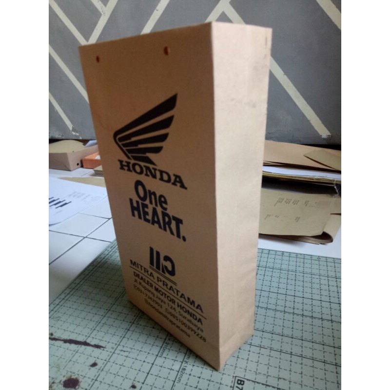 

PAPER BAG TEBAL BAHAN IMPORT CUSTOME MURAH