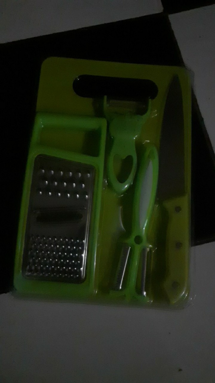 Parutan + Pisau + Talenan + Peeler + Gunting 5in1
