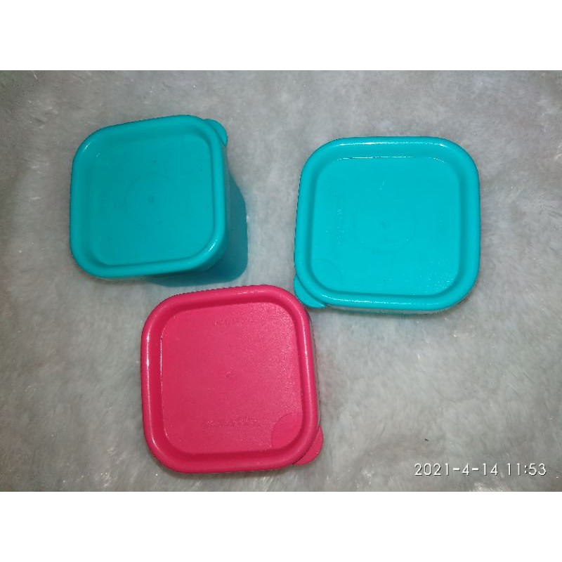 Tupperware petite square