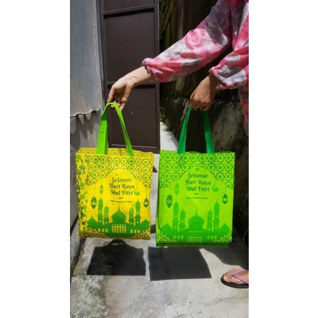 

Isi 12pcs Tas kain utk parcel ukuran 38*45cm