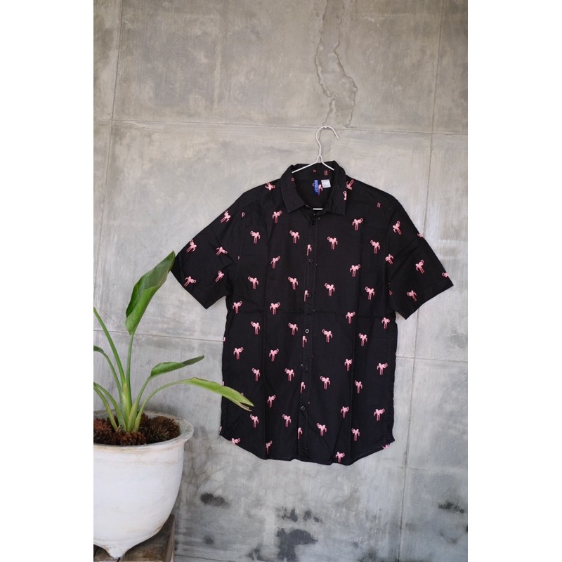 KEMEJA HITAM LENGAN PENDEK HNM