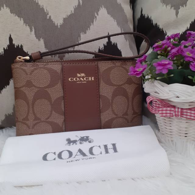 Dompet Coach F58035 Corner Zip Wristlet in Sign Khaki Saddle / Coach Wrislet Single Zip Saddle