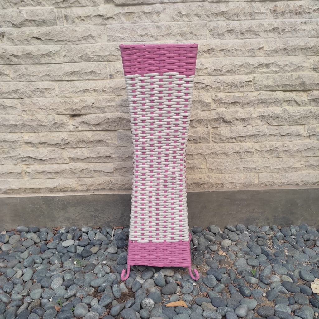 TEMPAT PAYUNG DARI ROTAN SINTETIK KOTAK DENGAN RANGKA BESI -KERANJANG PAYUNG SINTETIS DEKORASI RUMAH