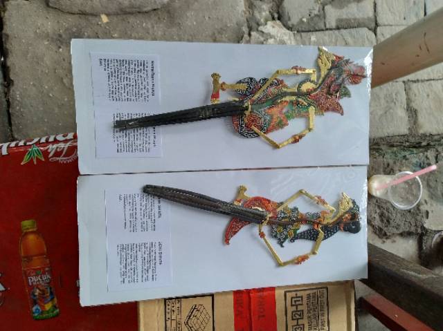 (BISA COD) SEPASANG KERAJINAN WAYANG KULIT RAMA SHINTA MINI CAPERAN SUPER HALUS UKURAN 16 x7 cm