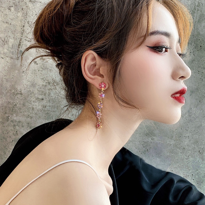 Anting Stud Panjang Desain Bunga Aksen Berlian Imitasi Bahan 925 Silver Needle Gaya Korea Untuk Wanita