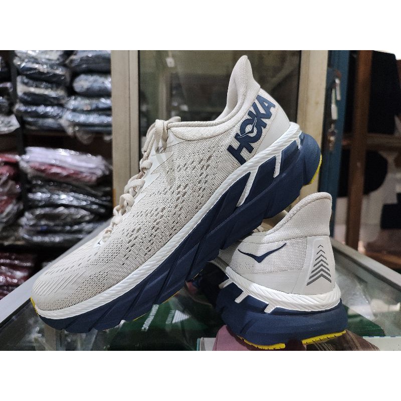 Preloved Hoka One One Clifton 7