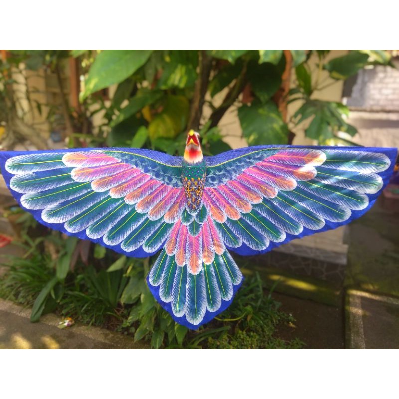 layangan burung elang bali