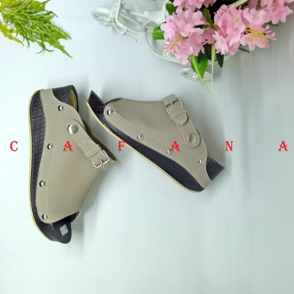 Sandal Wedges Wanita Elegan SDW221