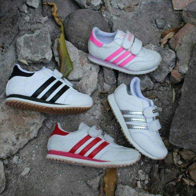 Diskon Sepatu Adidas Anak hitam putih/kids/wafel white