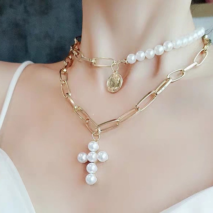 YEEZII Kalung Rantai Multilayer Liontin Salib Aksen Mutiara Warna Emas Gaya Retro Untuk Wanita