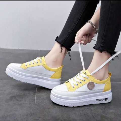 Sepatu Snickers Wanita