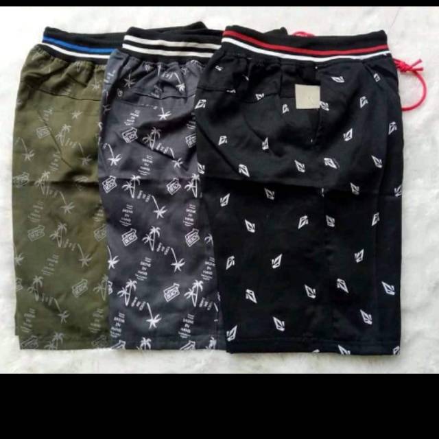 Celana pendek pria se kodi