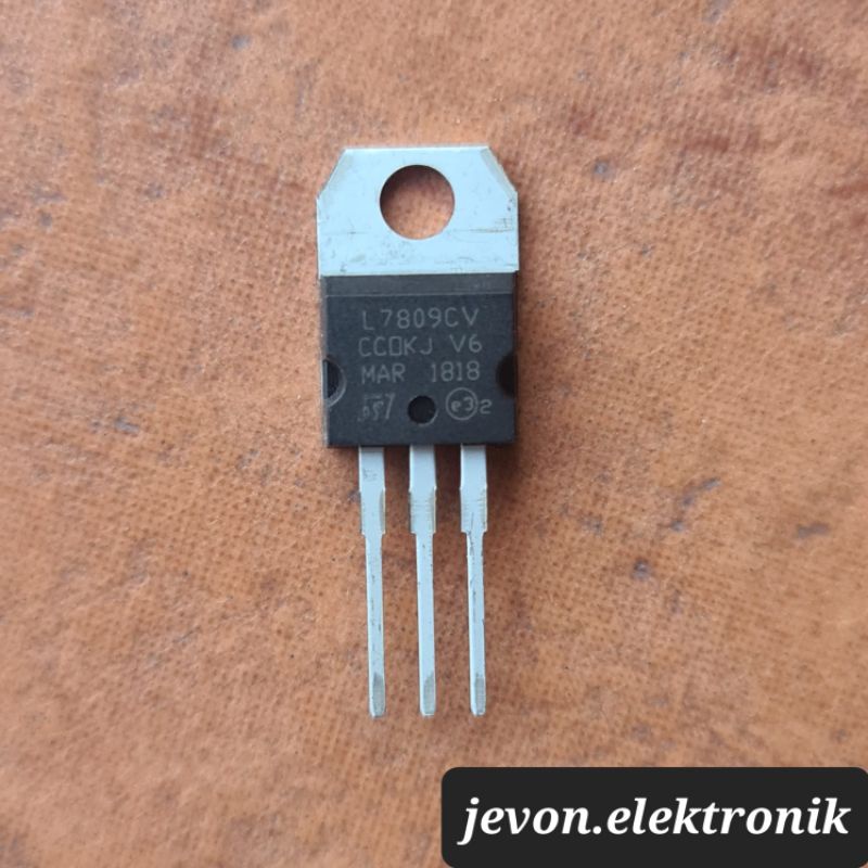 IC L7805 L7809 L7812 L7815 II Transistor L7805CV L7809CV L7812CV L7815CV Voltage Regulator DIP L 7805 7809 7812 7815 CV V6 S7 MAR 1812 1818 1918 2018