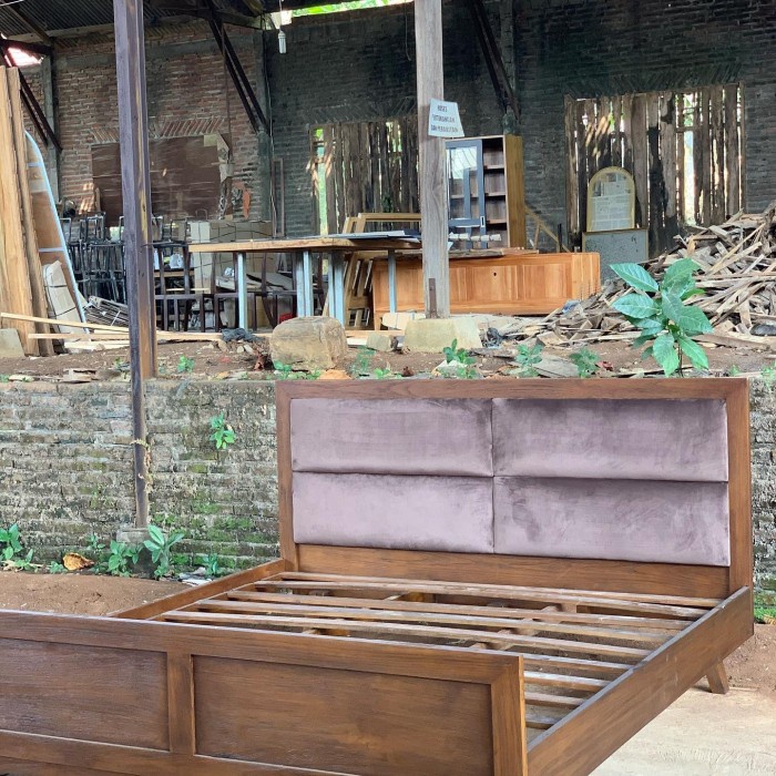 DIPAN JATI MINIMALIS RETRO KING SIZE