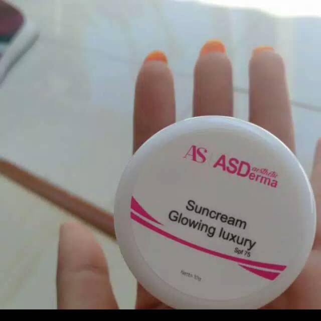 Suncream glowing luxury
