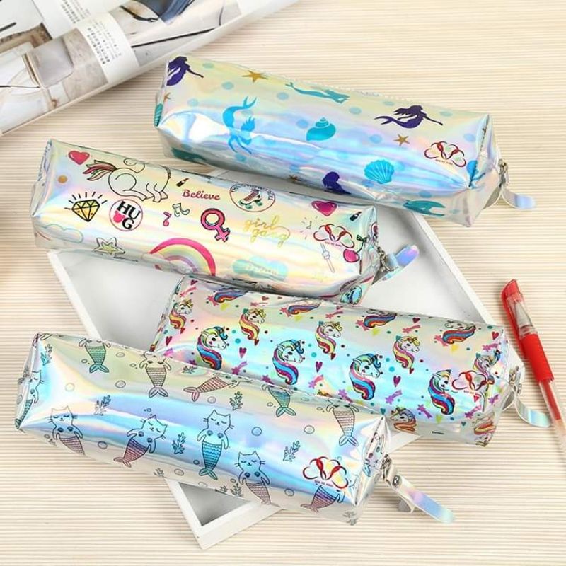 

Kotak Pensil Hologram