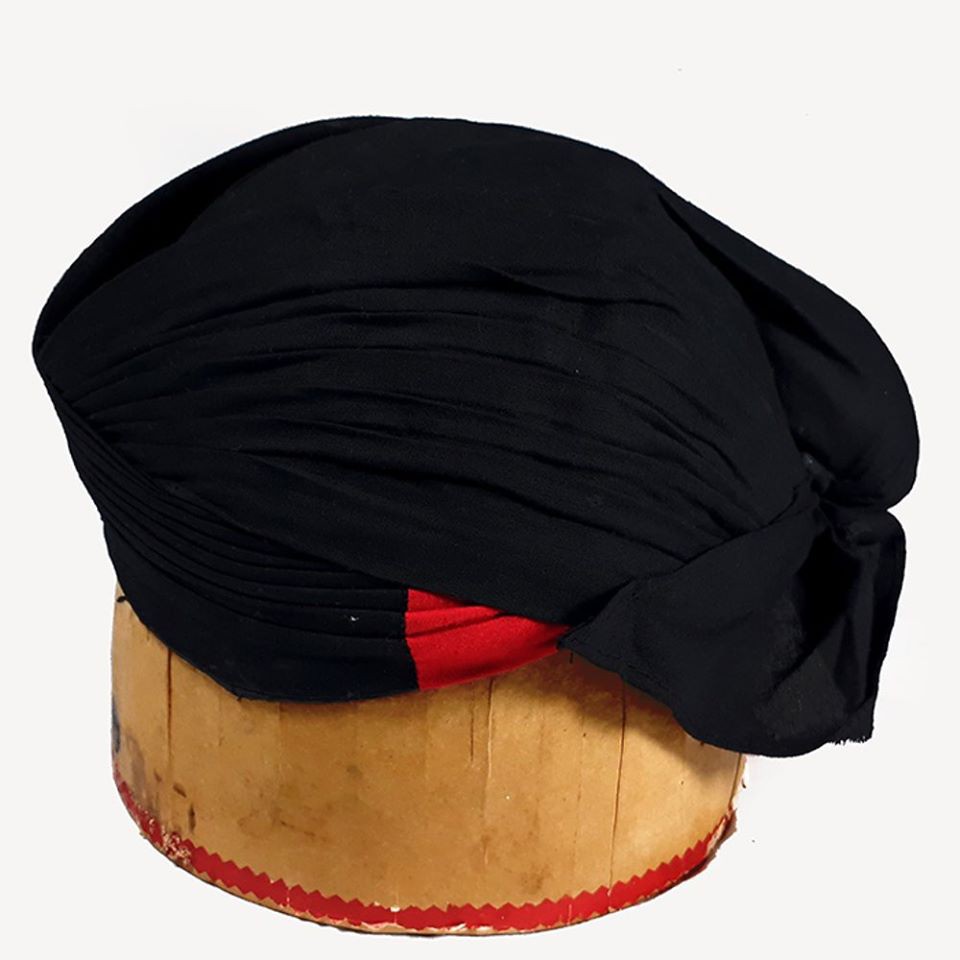 Blangkon Sunan Hitam Sumping Merah