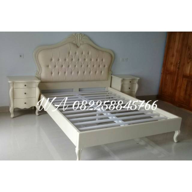 Tempat Tidur Kayu Jati & Lemari Nakas Kanan Kiri, Dipan Ranjang Klasik Mewah Putih Duco