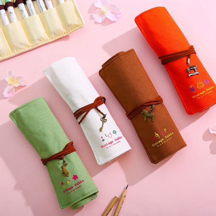 

Tempat Pensil / Pencil Box Gulung Vintage Zakka